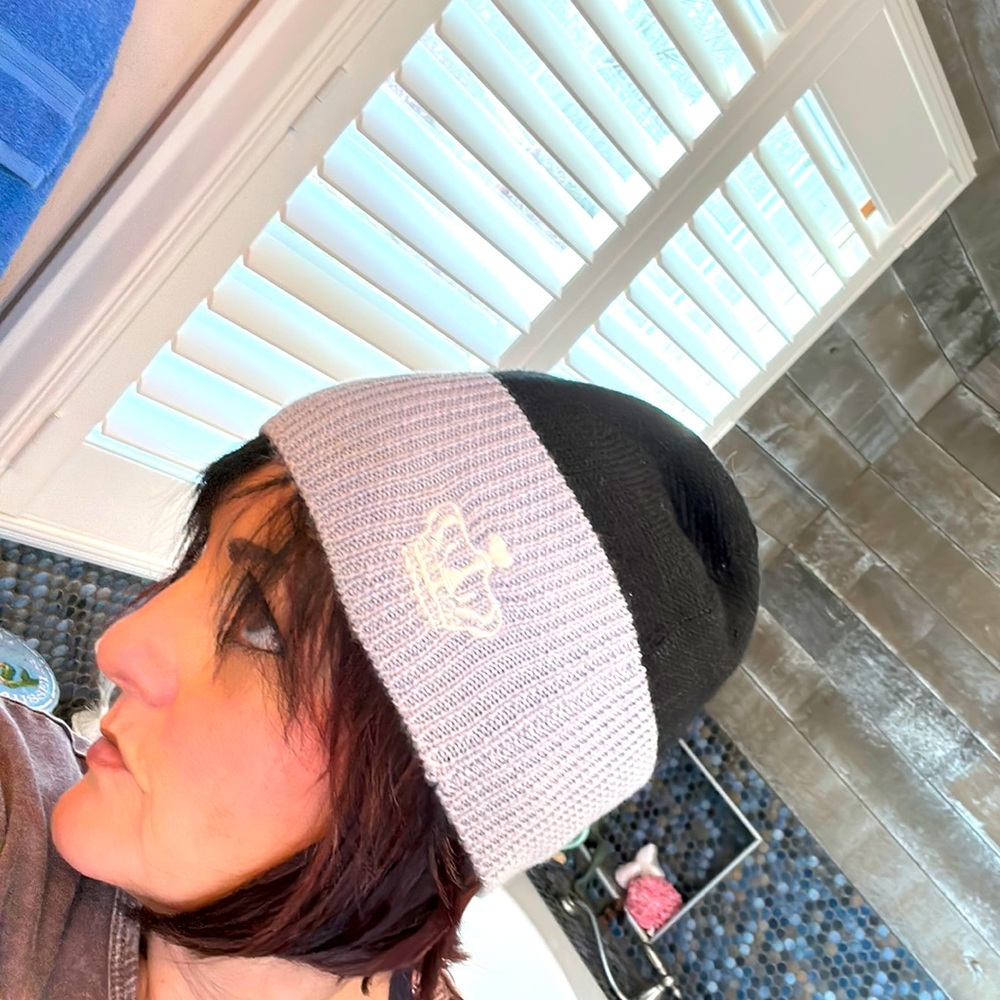 VINTAGE Juicy Couture Gray and Black Knit Hat with Cream Crown Logo - Picture 2 of 4